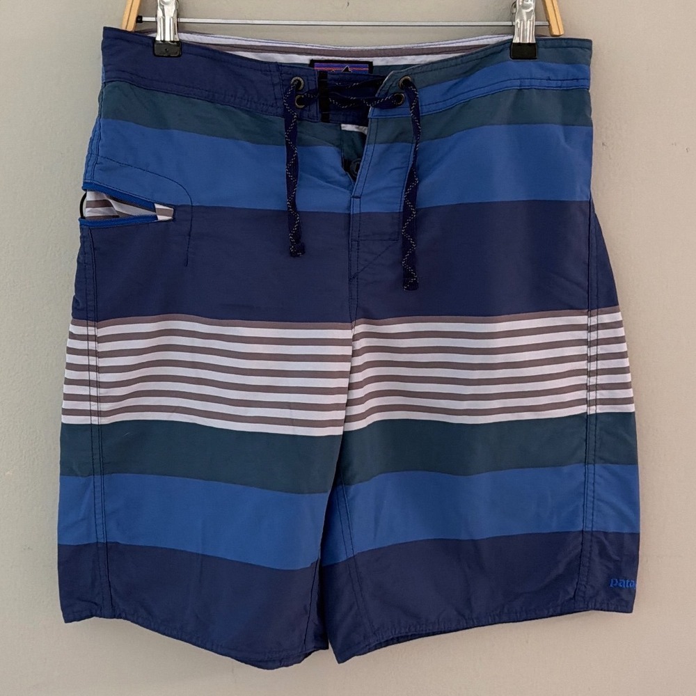 Patagonia Men 32 Board Shorts Blue Striped Nylon Swim Trunks Zip Pocket 9 Inseam
